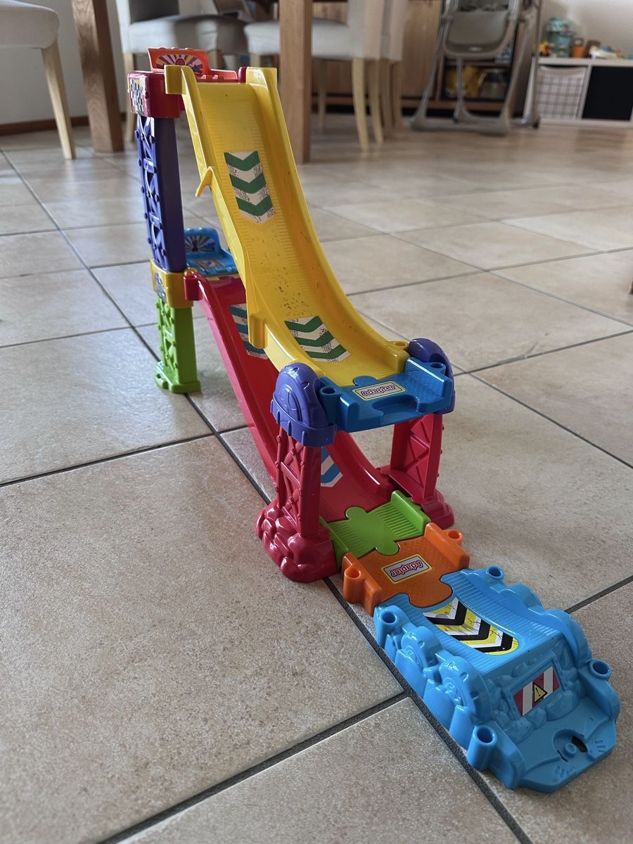Giocattoli: Pista componibile con macchinina – Usato da Novaggio venduto da WildSam 1