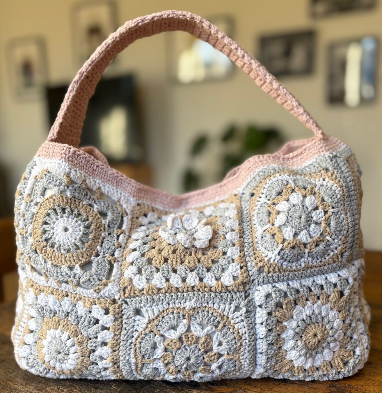 Borse da donna: BAG GRANNY STYLE EN CROCHET HANDMADE! PIÈCE UNIQUE – Nuovo e nell'imballaggio originale da Locarno venduto da NicoNion