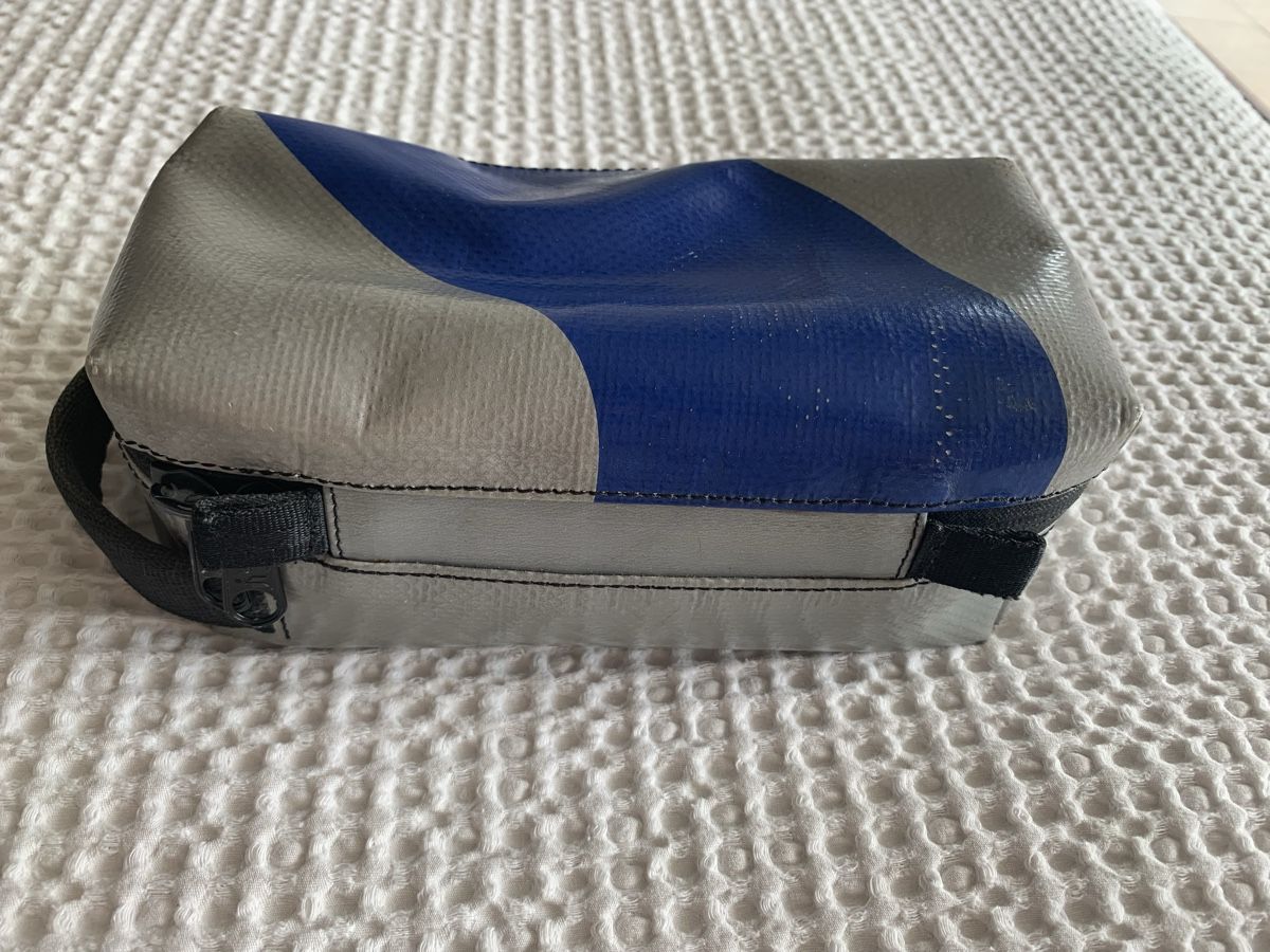 Freitag Custodie per cosmetici: FREITAG Toiletry Bag – Usato da Meilen venduto da Tulipanorosso 1