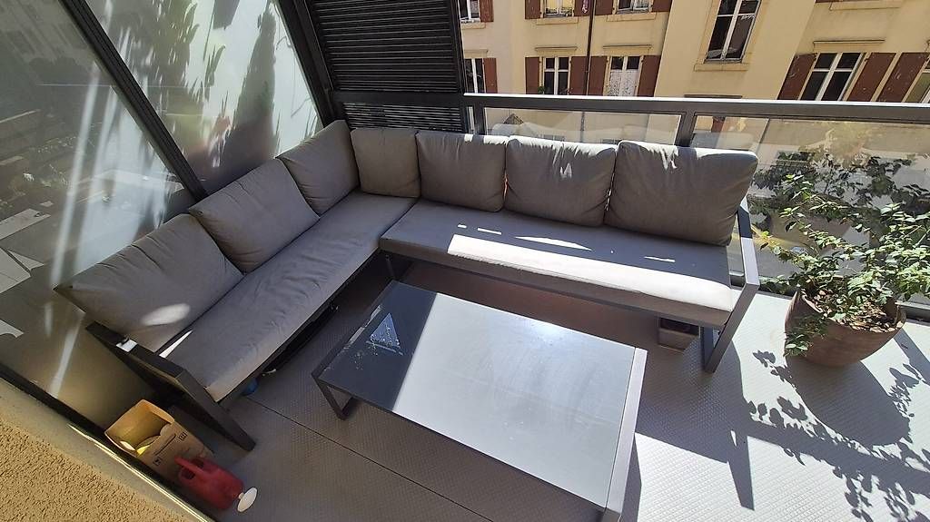 Sofas: Canapés d'extérieur + table basse – Neu (gemäss Beschreibung) aus Neuchâtel von dme_s8x7