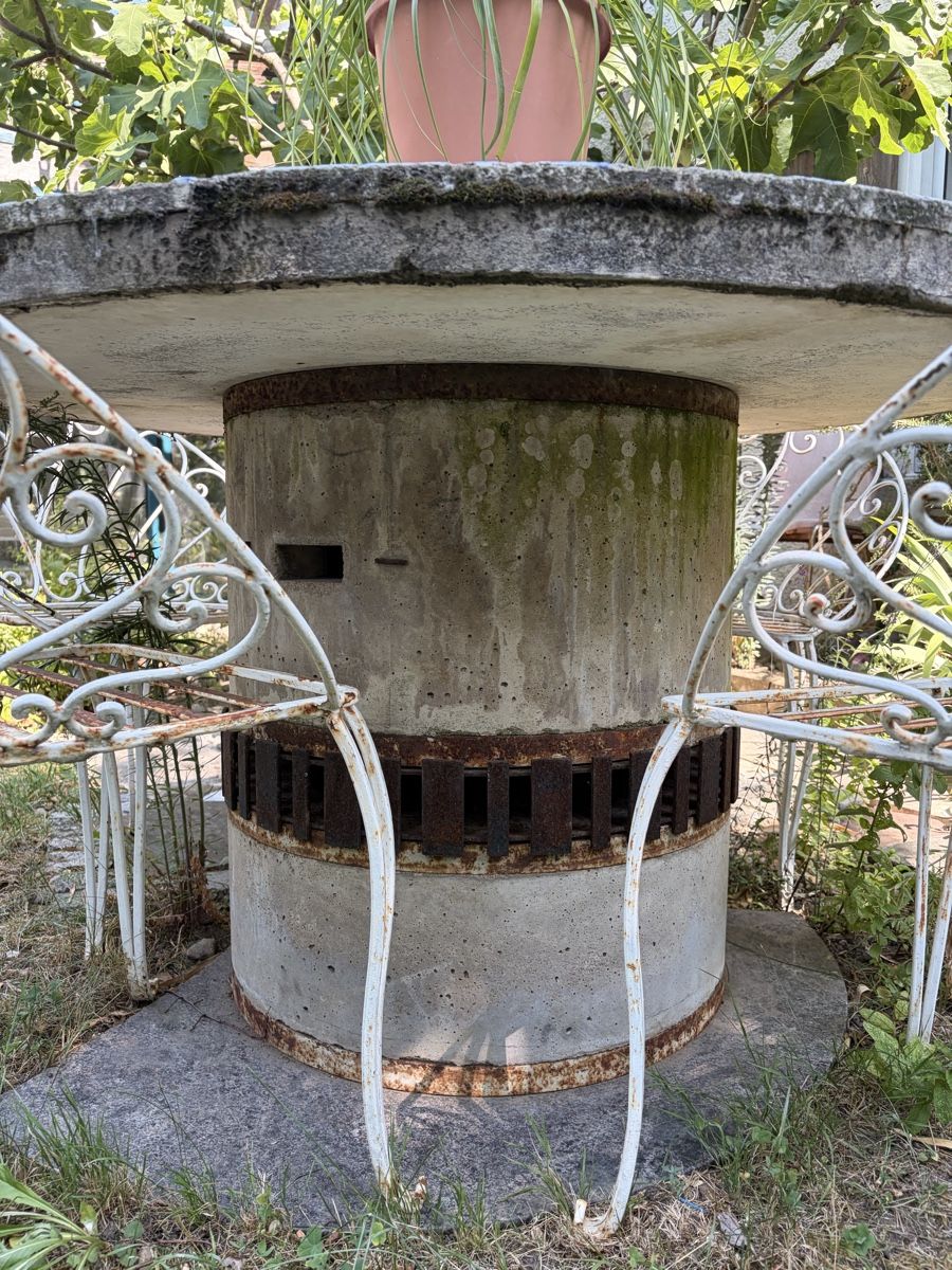 Tavoli: Gartentisch rund Keramikplatte mit Betonfuss gebraucht – Usato da Regensdorf venduto da Nessi1974 2