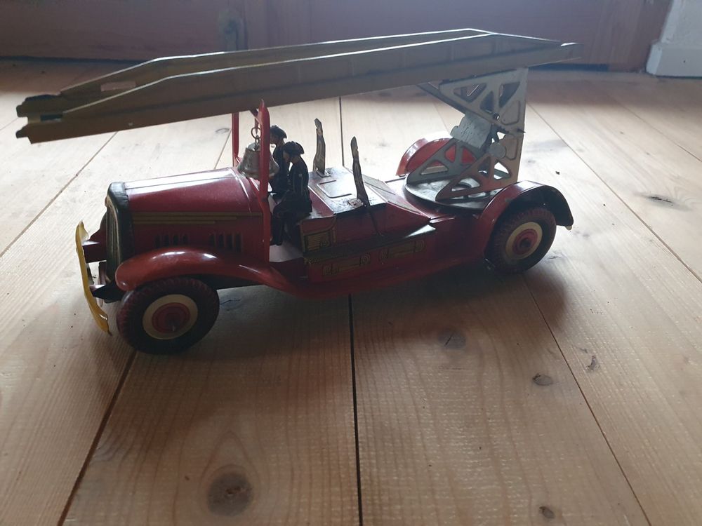 Altes Blechspielzeug Feuerwehrauto 1