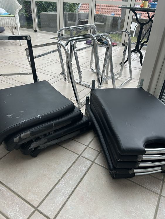 Chaises: 6 Schwarze Stuhle die neuen Bezug brauchen – Défectueux à Unterlunkhofen par jolucky 1