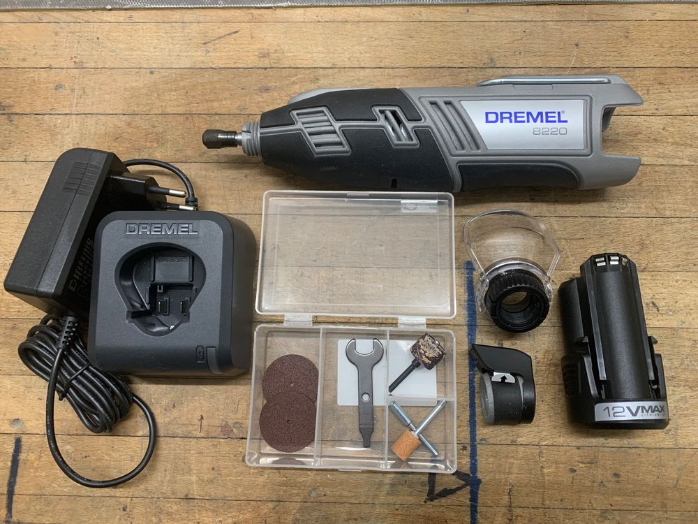 Dremel 8220 mit 12V Akku und Zubehör (Gebraucht) in Tuggen für CHF 74 ...