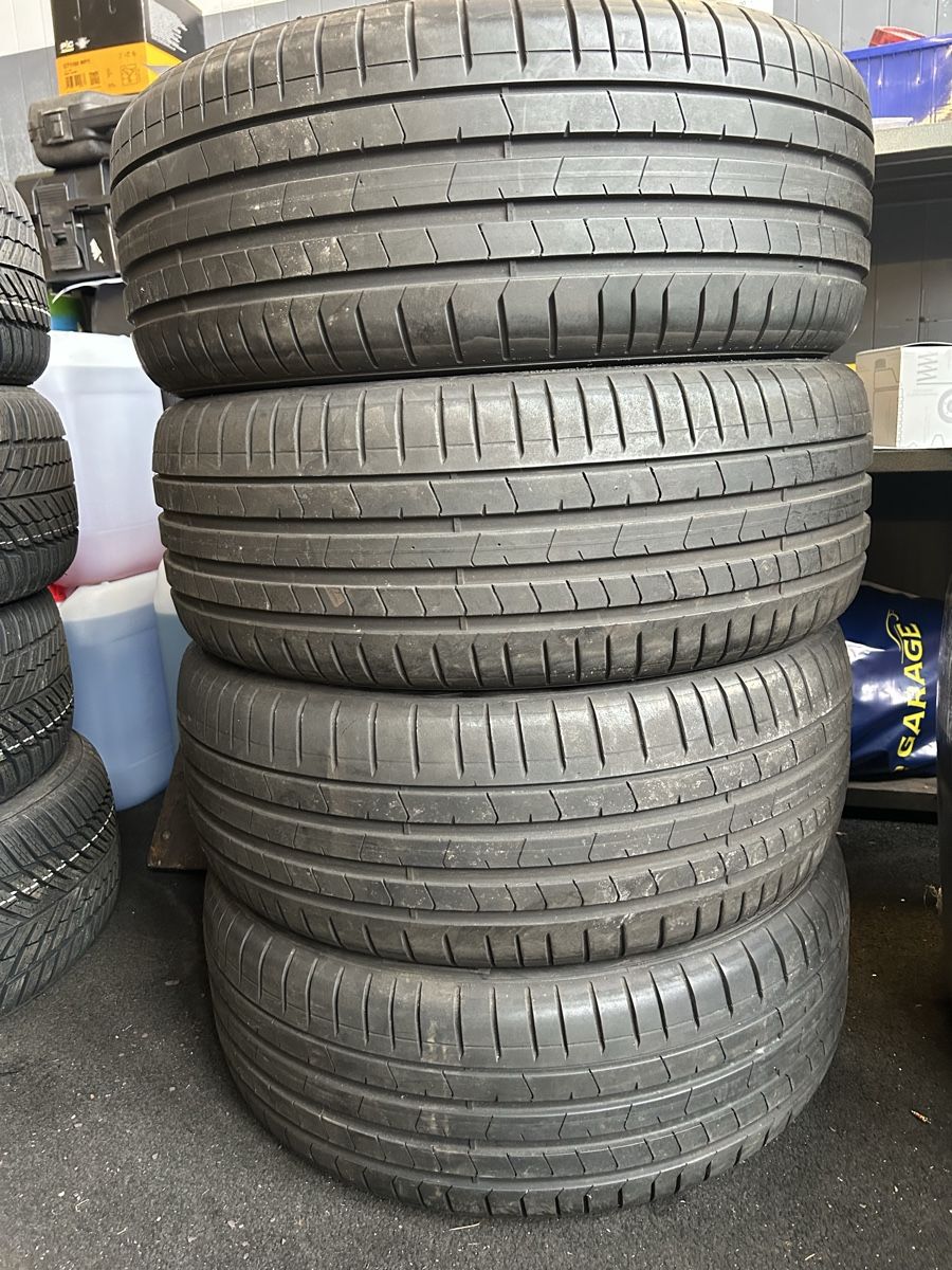 Pirelli Pneus & Kompletträder: ⚡️Sommerreifen 225/40 R19 93W⚡️ – Gebraucht aus Seewen SZ von A45-AMG