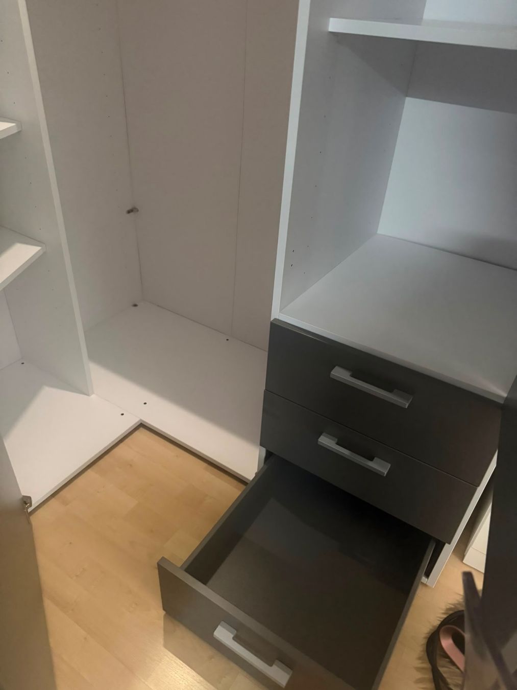 Schränke: Jugendzimmer LOOP Eckschrank / Eck-Kleiderschrank anthrazit – Gebraucht aus Unterkulm von Magoo16876 2
