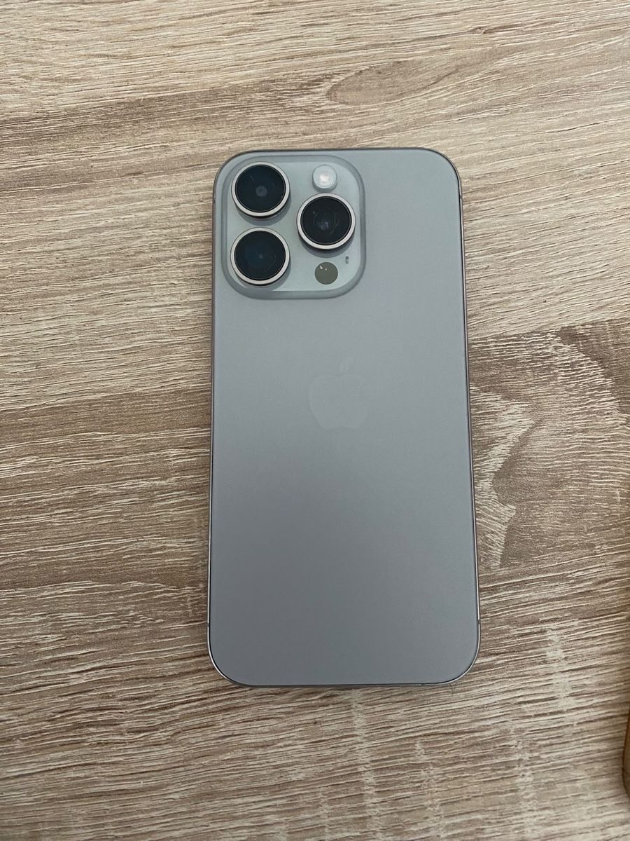 Apple Portables: Iphone 15 Pro – D'occasion à Uetendorf par Sim83 1