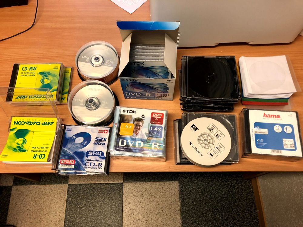 11 DVDR, ca.60 CDR und viele Leerhüllen Kaufen auf Ricardo