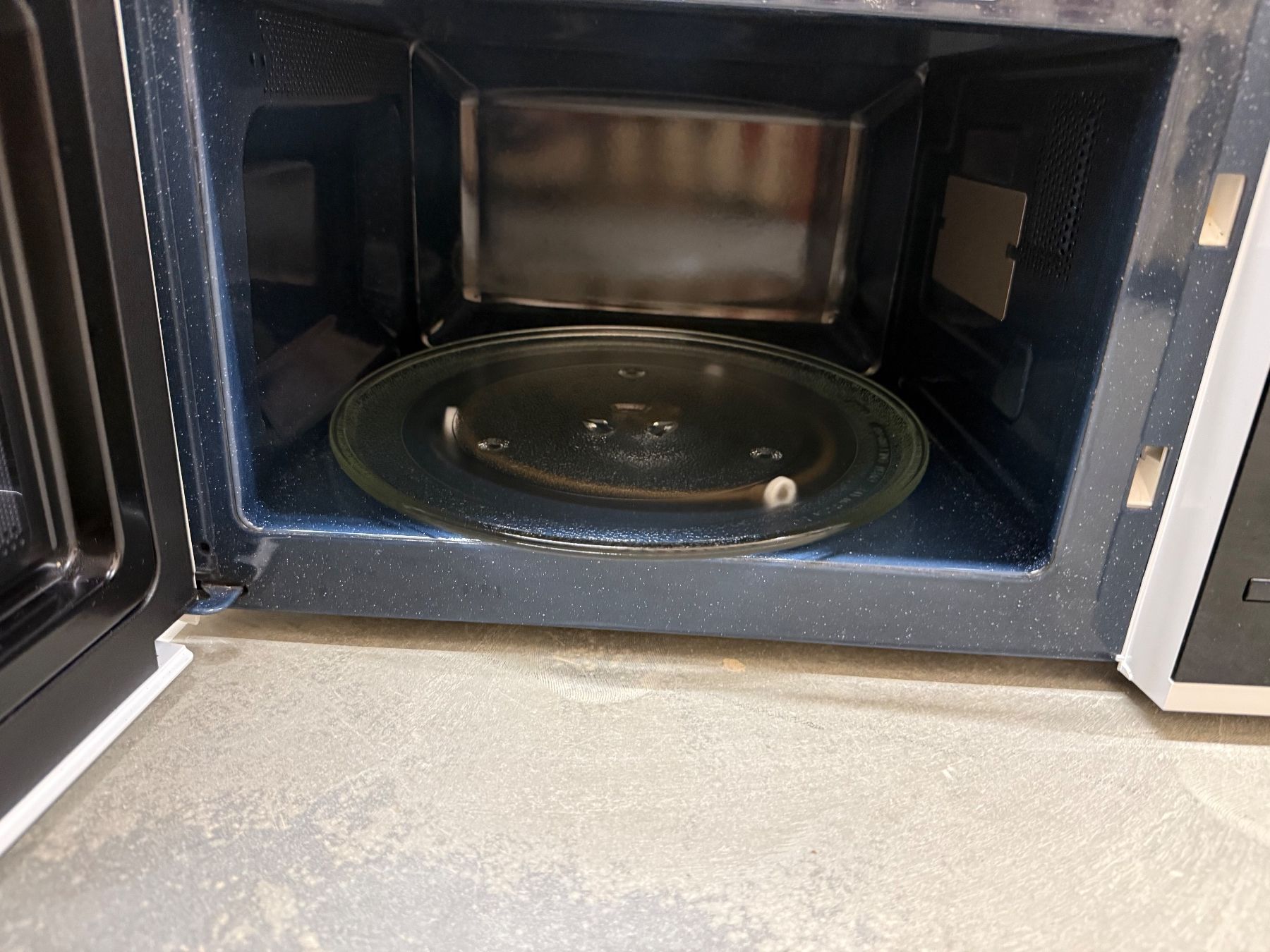 Samsung Backöfen: Four à micro-ondes Samsung – Gebraucht aus Neuchâtel von tia_sbp7 2