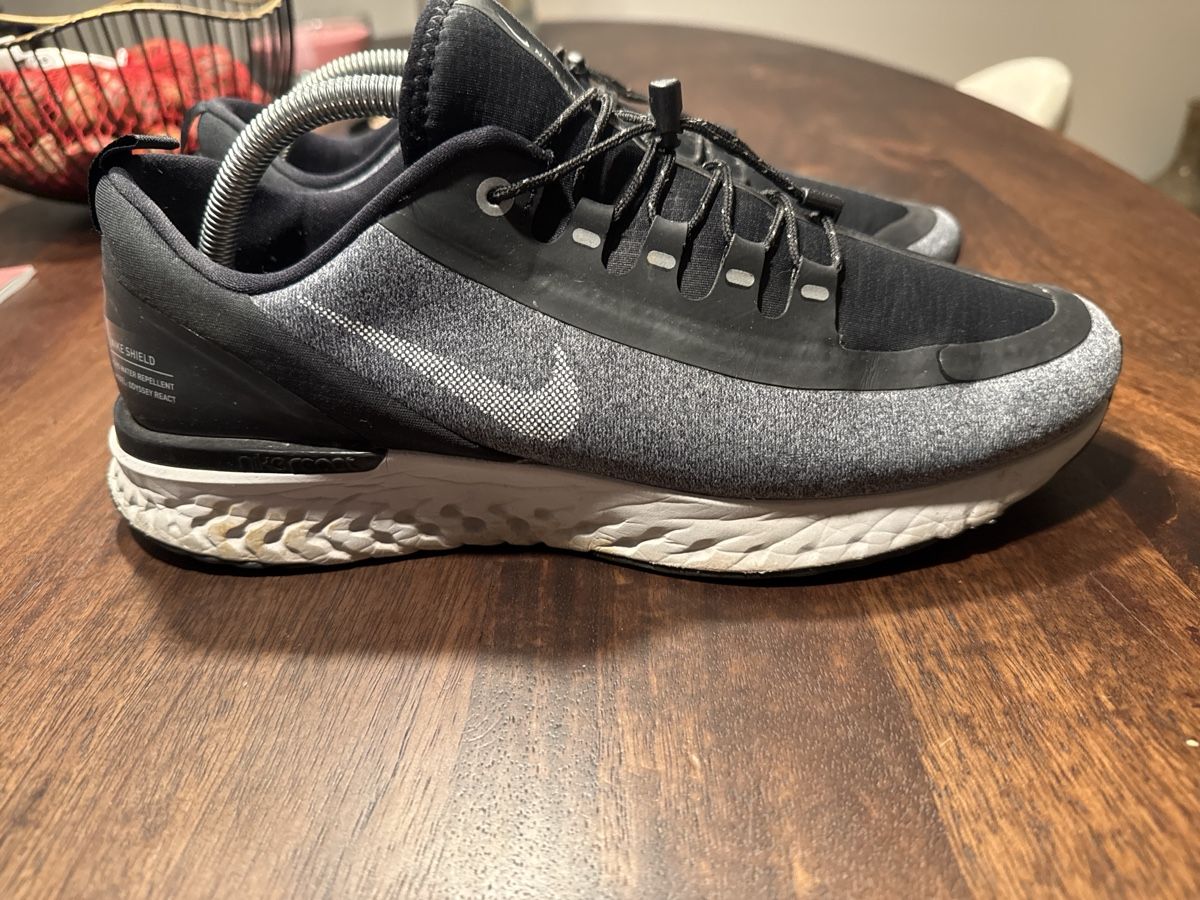 Nike Scarpe da uomo: Nike Laufschuhe Odyssey React Shield schwarz grau 44.5 – Usato da Winterthur venduto da VIadimirG 1