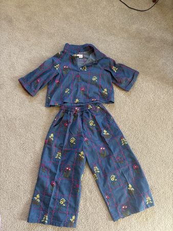 Un nouvel ensemble brodée pour fille 116cm Zara