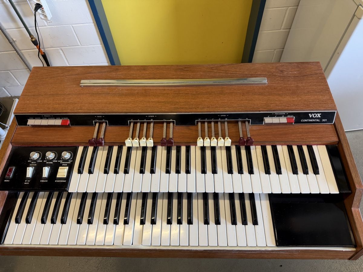 Vox Instruments de musique: Orgel VOX CONTINENTAL 301 Vintage – D'occasion à Strengelbach par RaenAntikDesign 2