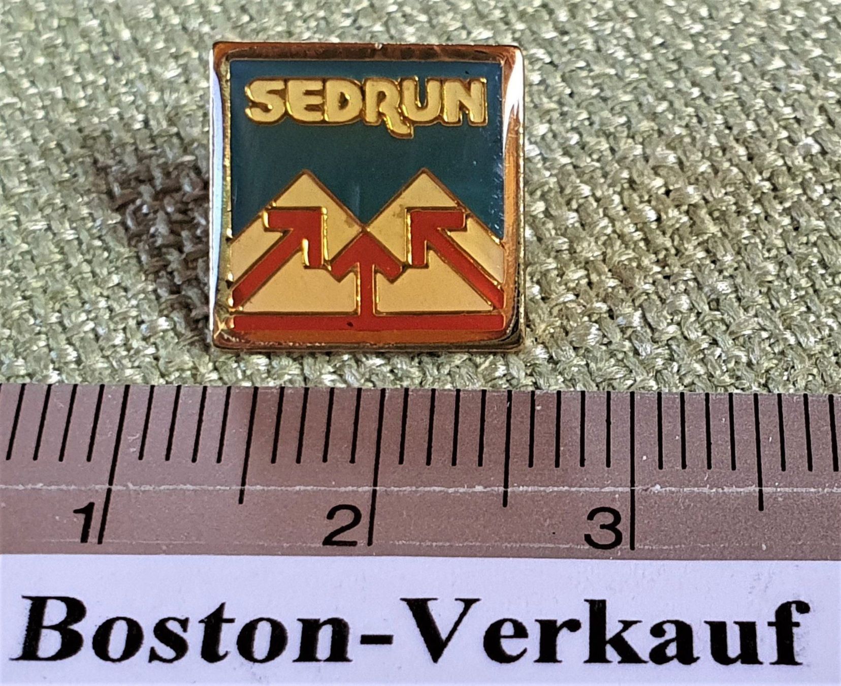 Plaketten & Abzeichen: B846 - Pin Sedrun Schweiz Switzerland – Gebraucht aus Reinach BL von Boston-Verkauf 1