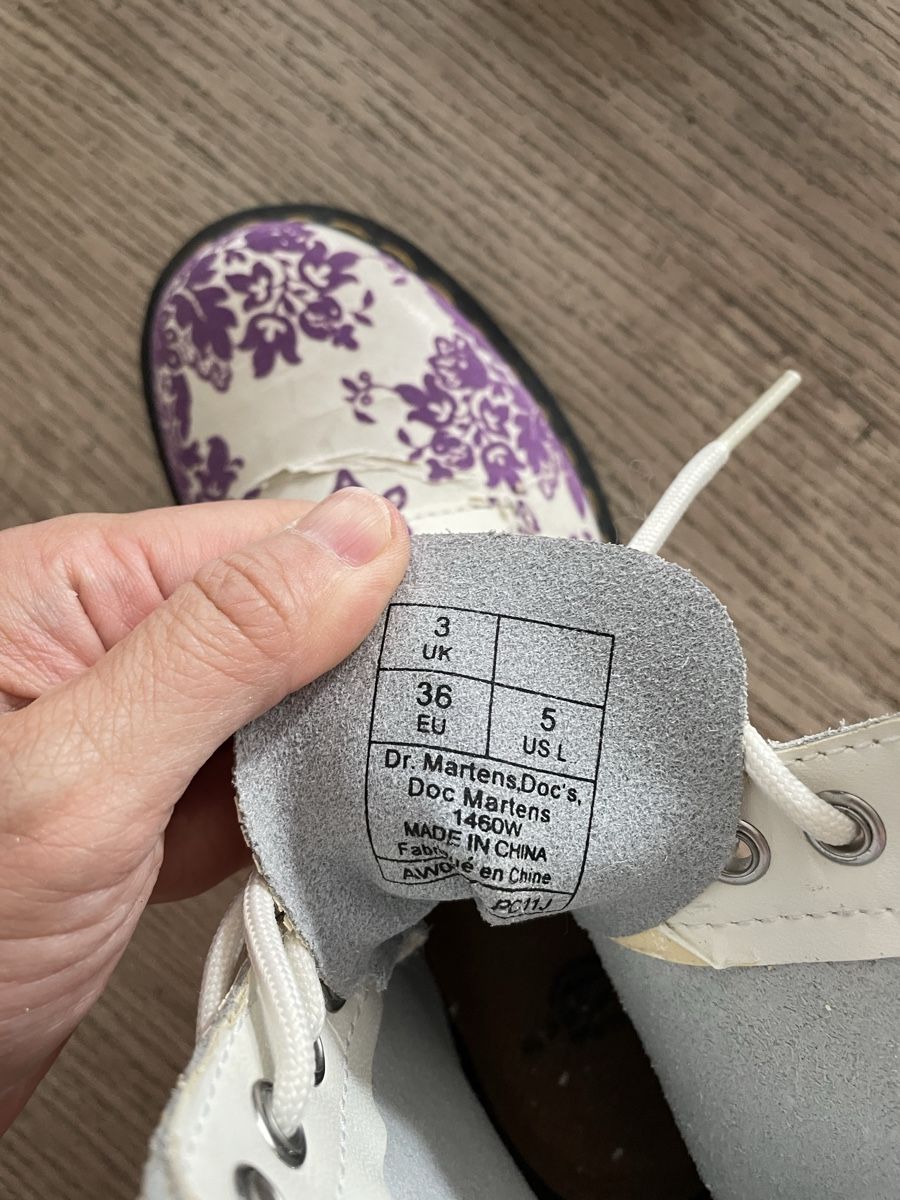 Dr. Martens Scarpe da donna: Dr. Martens Boots White Purple Floral Pattern Size EU 35 – Usato da Vessy venduto da jie_gl9n 3