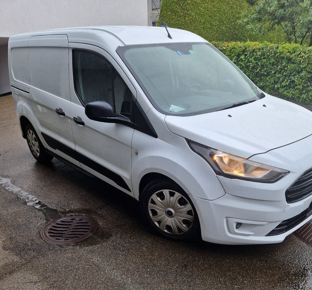 Ford Nutzfahrzeuge: Ford Tranzit Connect 1.5 Diesel – Gebraucht aus St.Gallen von Nele23 2