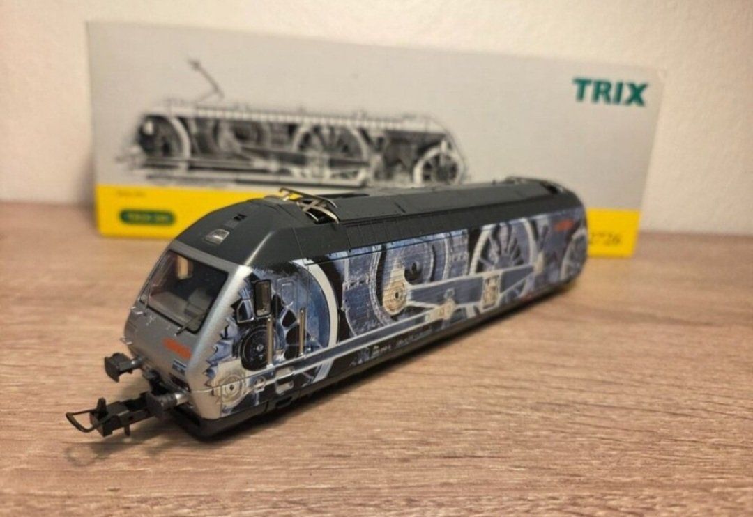 Trix Modellini di ferrovie: Trix 22726 E-Lok Re 460 "Industrie" SBB H0 – Nuovo e nell'imballaggio originale da St-Aubin-Sauges venduto da Lo_Go 2