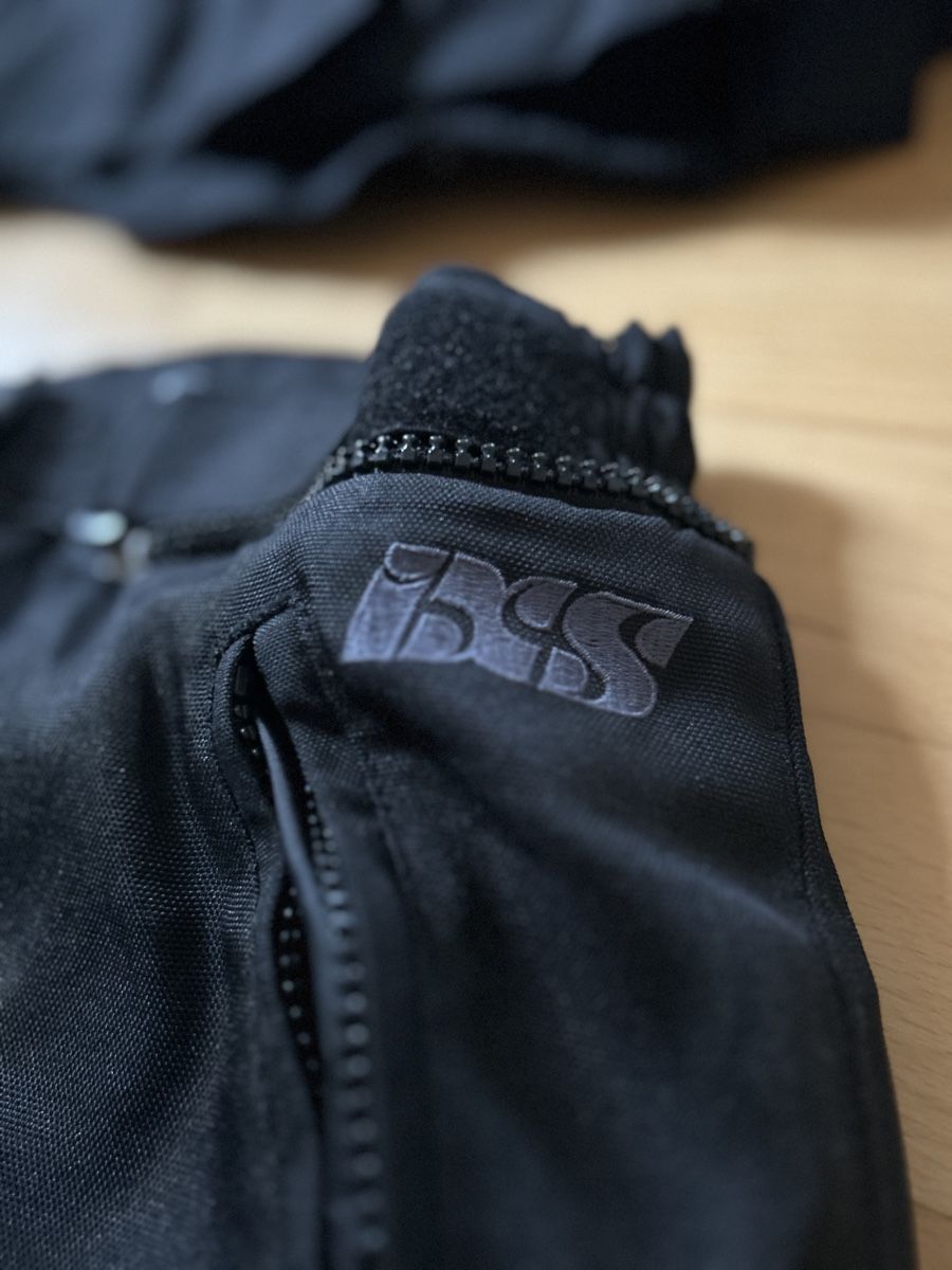 IXS Lotti di vestiti: IXS Motorrad Kleiderset! – Usato da Kleinandelfingen venduto da Telluxx 1