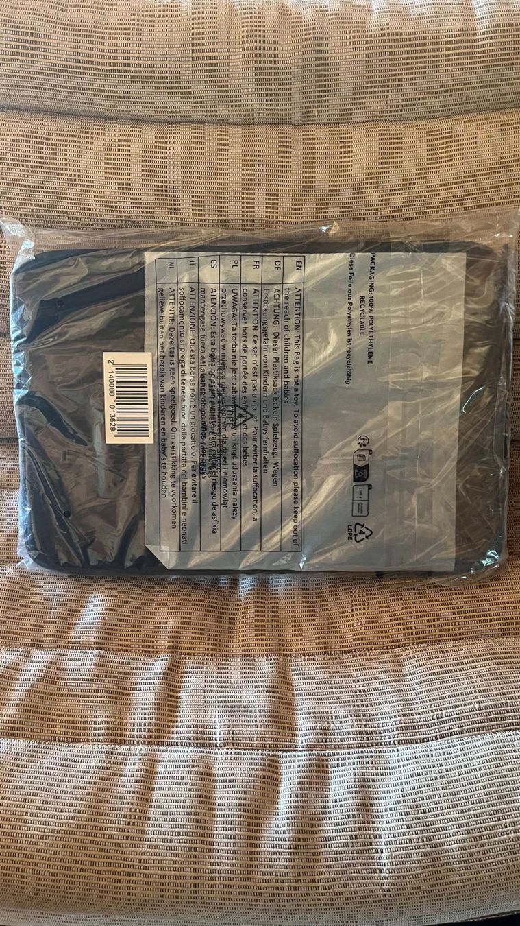 Hugo Boss Covers & Taschen: NEU - Hugo Boss Laptophülle - Schwarz – Gebraucht aus La Punt Chamues-ch von kjw_2yn5 1