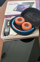 Lenovo Tab M10 Tablet (3rd Gen) mit Kopfhörern und Ladekabel