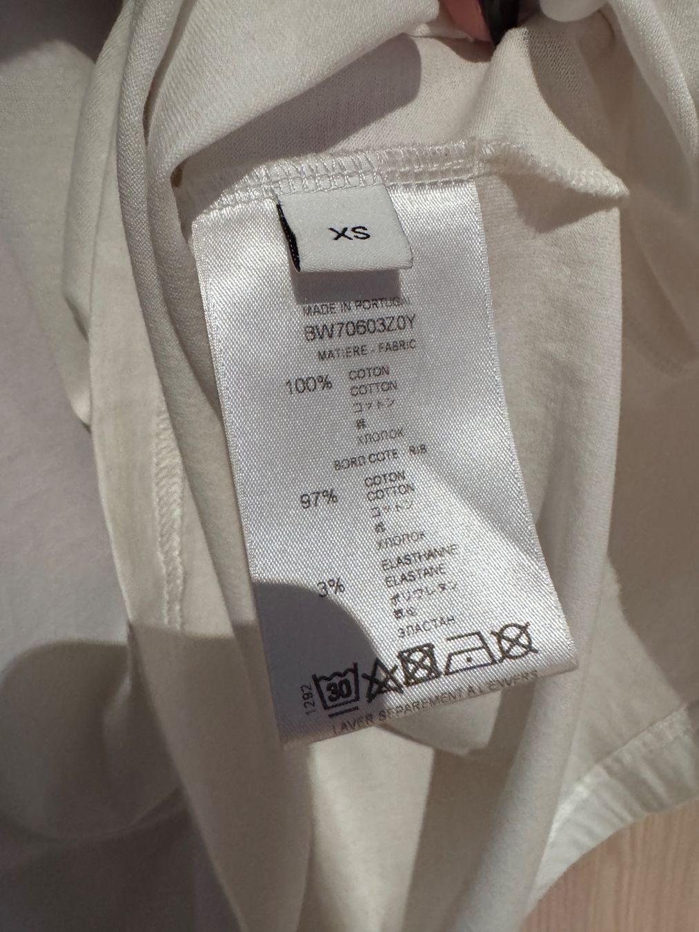 Givenchy T-shirt: Givenchy T-Shirt mit Logo Print – Usato da Bubikon venduto da sar_l5px 3