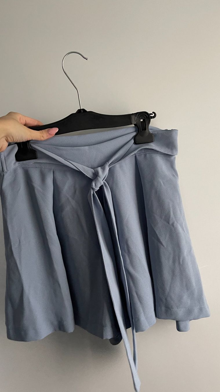 Zara Pantaloni: Zara shorts blau – Nuovo (secondo la descrizione) da Lausen venduto da sim_hgp6 1