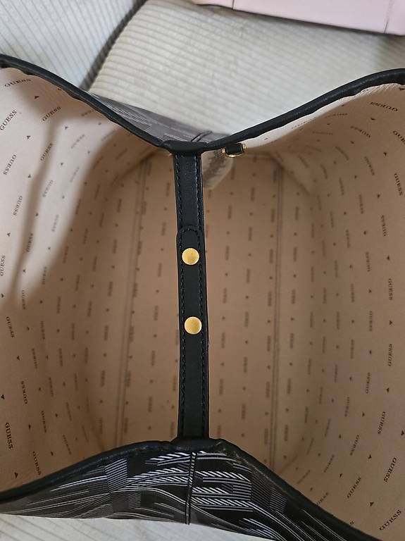 Sacs femmes: Guess Tasche Schwarz-Silber – D'occasion à Grenchen par sja_klm2 3