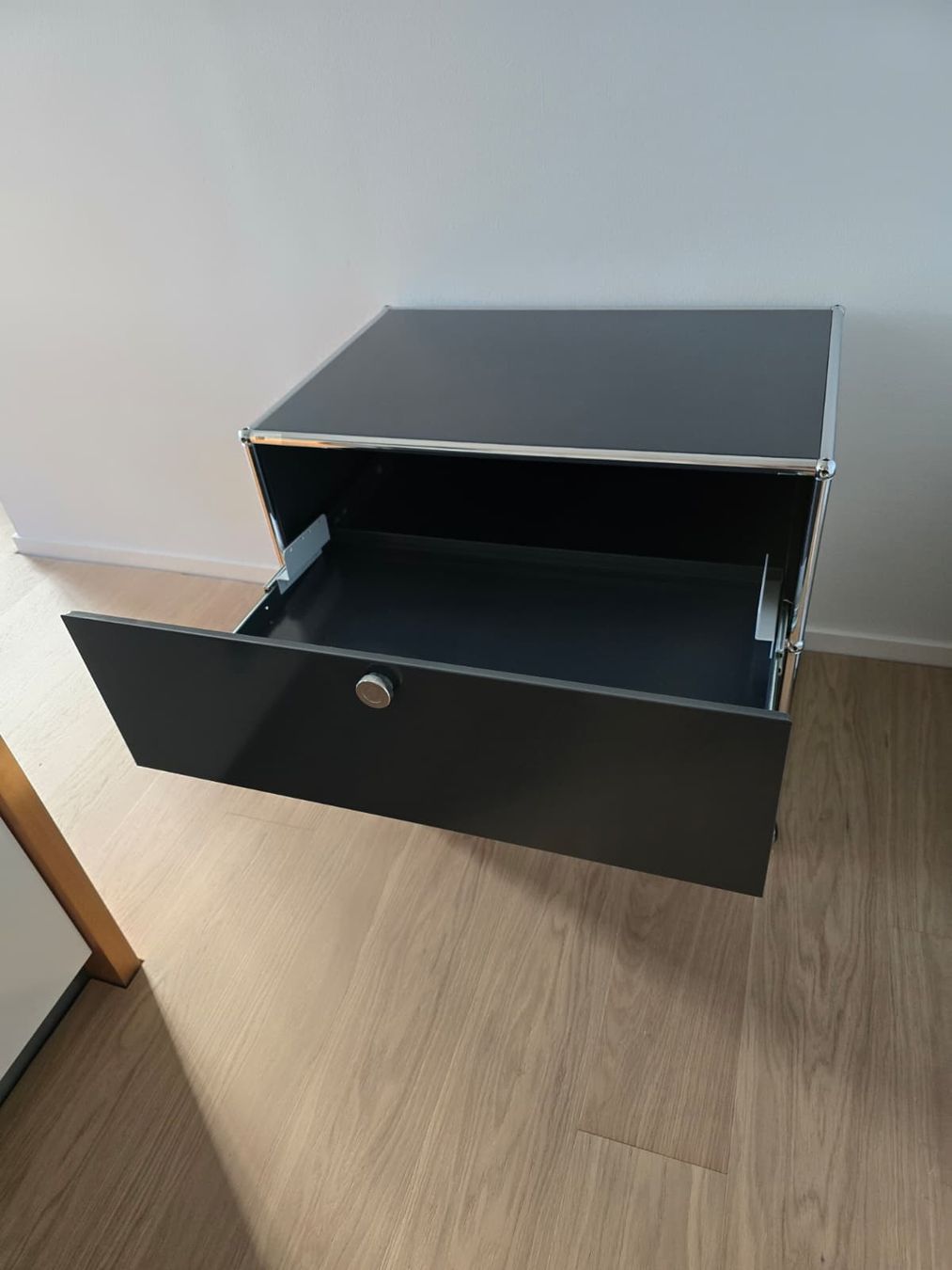 USM Scaffali: USM Haller Anthrazit mit Rollen – Usato da Basel venduto da caramello03 3