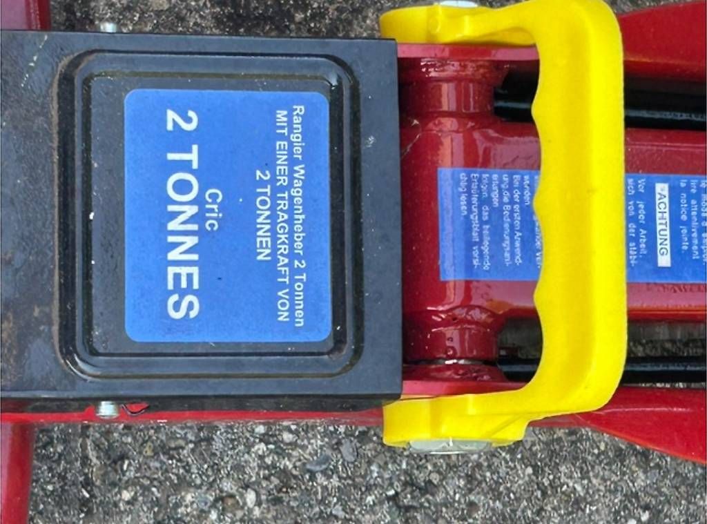 Tous les outils: Wagenheber (bis 2t) – Neuf avec emballage d'origine à Frauenfeld par Konfidenz 1
