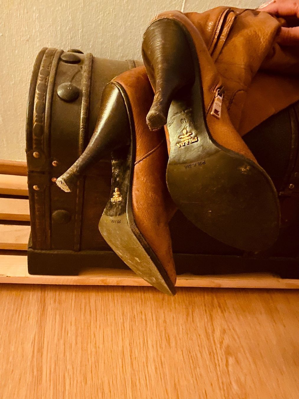 Prada Scarpe da donna: PRADA OVERKNEE BOOTS – Usato da Walchwil venduto da Finibaci