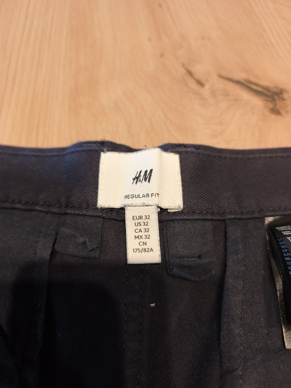H&M Hosen: Kurze Hose dunkelblau, Gr.32 – Gebraucht aus Madiswil von Trayann 2