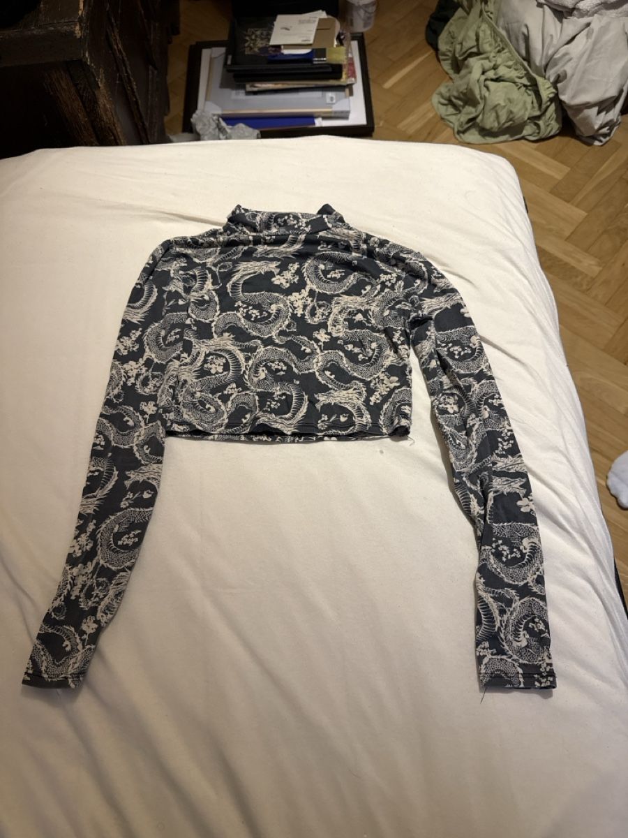 Maglioni & Felpe: Crop Top mit Rollkragen, Drachenmuster – Usato da Basel venduto da Xeno_96
