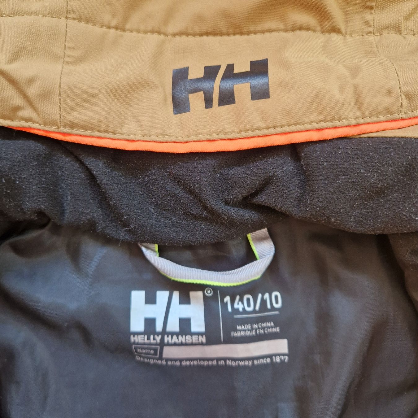 Helly Hansen Giacche: Robuste schwarz-braune Winterjacke Helly Hansen Gr. 140 – Usato da Zürich venduto da Kauh 2