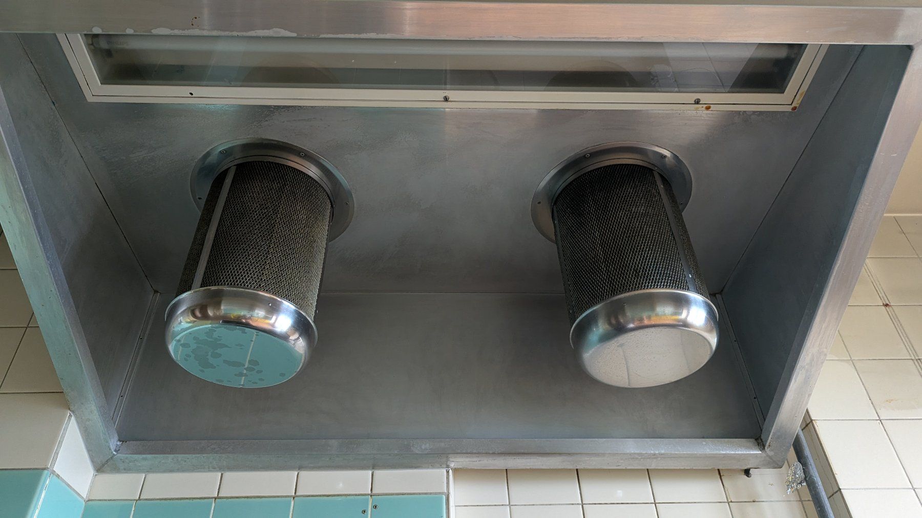 Dampfabzug: Abzugshaube aus Restaurantküche – Gebraucht aus Biel/Bienne von Zbindi 2