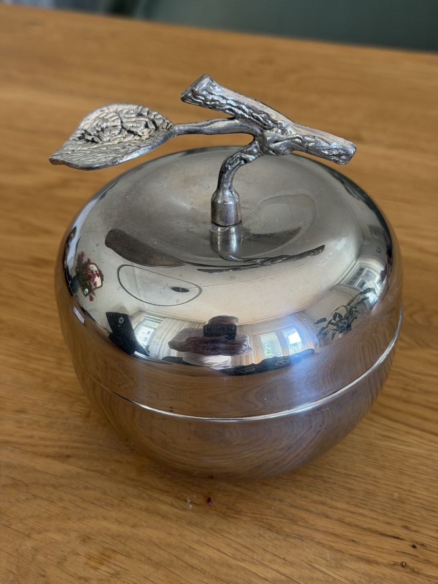 Tutte le decorazioni: Dose aus Metall mit Deckel in Apfelform – Usato da Luzern venduto da lang30