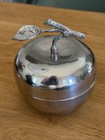 Dose aus Metall mit Deckel in Apfelform