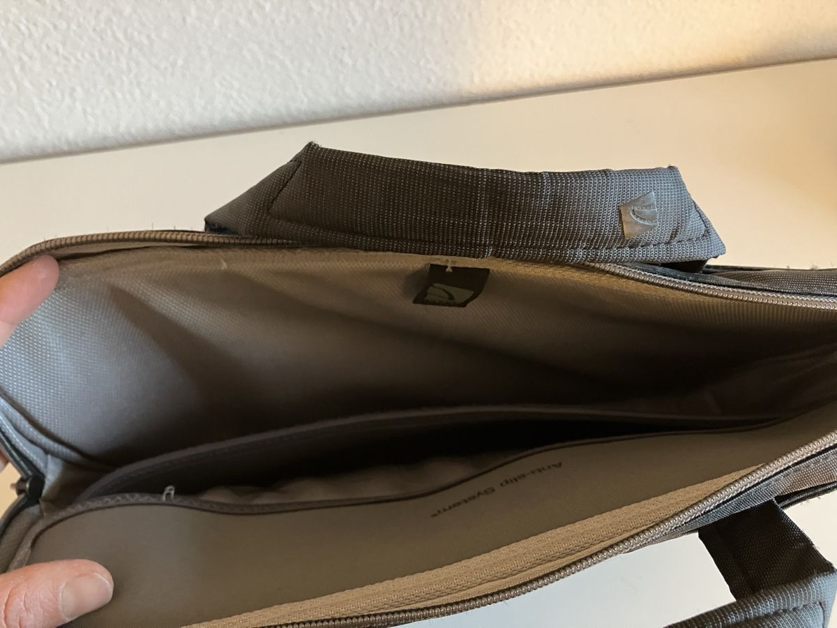Tucano Borse: Notebooktasche / Sacoche ordinateur portable – Usato da Zürich venduto da juliearlt 4
