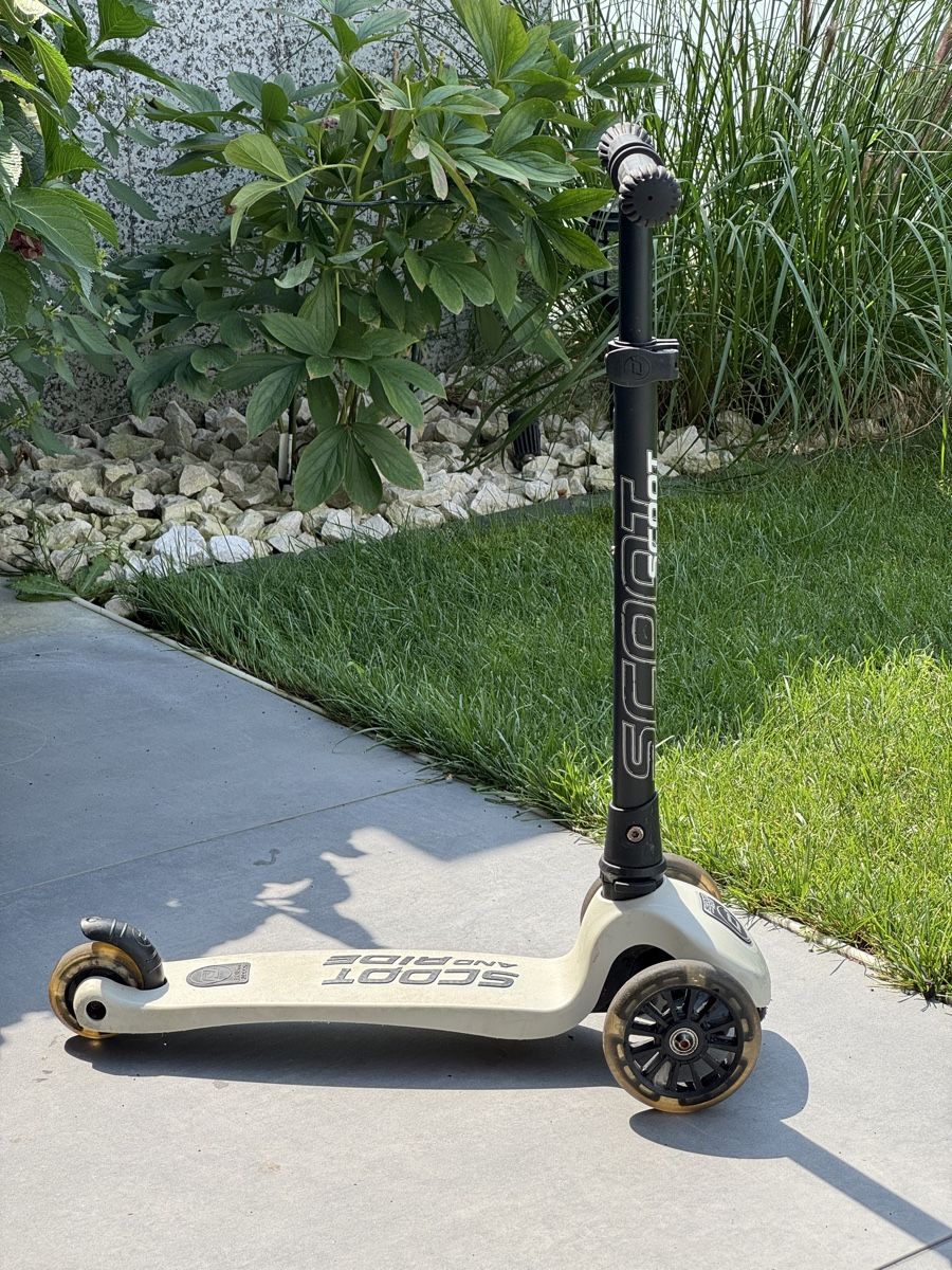 Kickboard: Scoot and Ride Highwaykick 3 LED – Usato da Buttikon SZ venduto da LEDUPGRADE 1