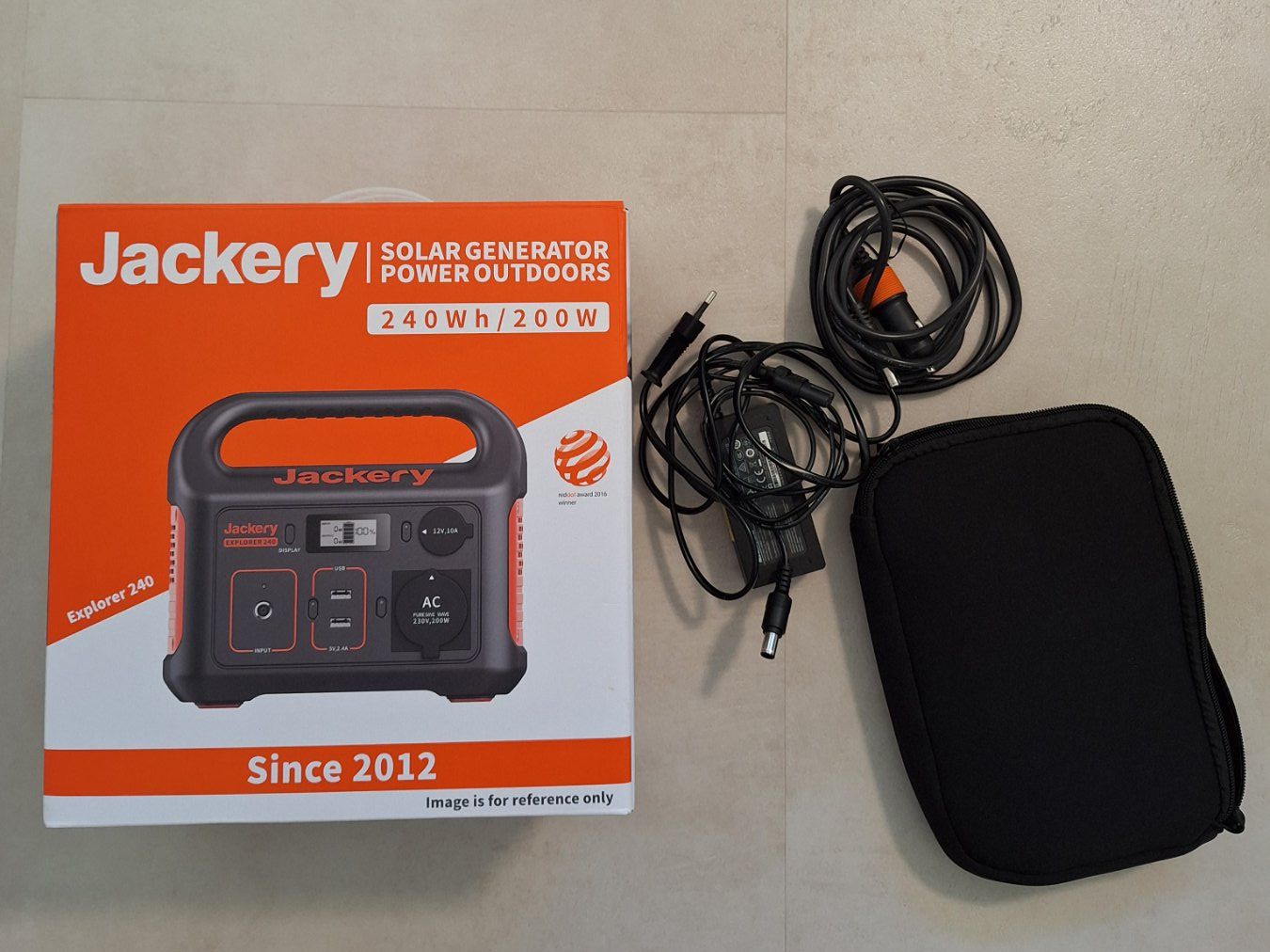 Jackery Dispositivi a energia solare: Jackery Explorer 240 mit Solarpanel – Usato da Beromünster venduto da WL-201 2