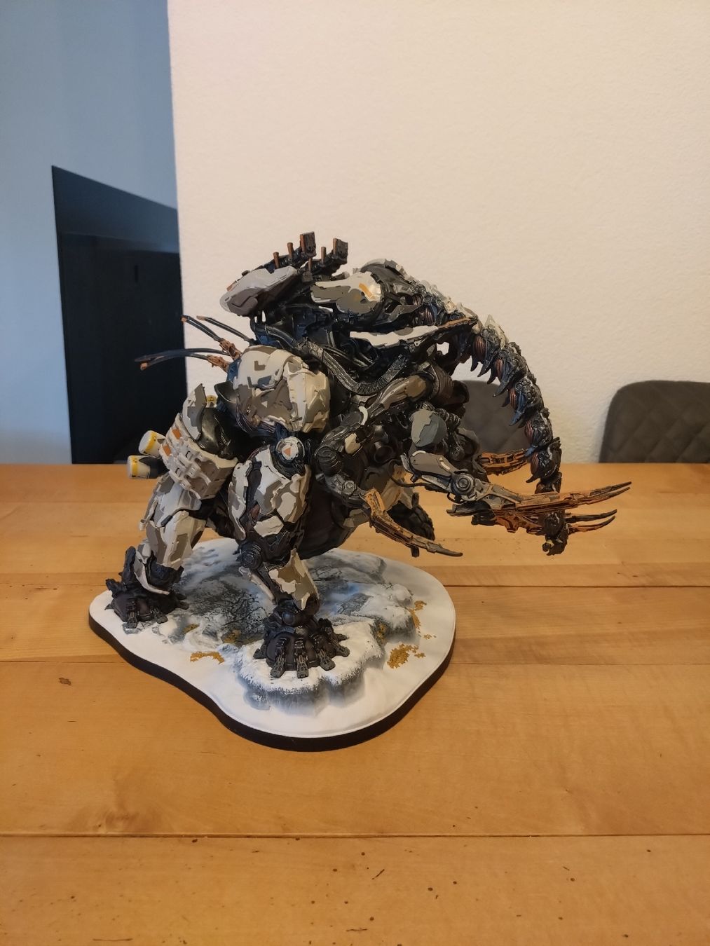 Figuren: Horizon Forbidden West: Bebenzahn Figur  – Gebraucht aus Einsiedeln von Warlight 1
