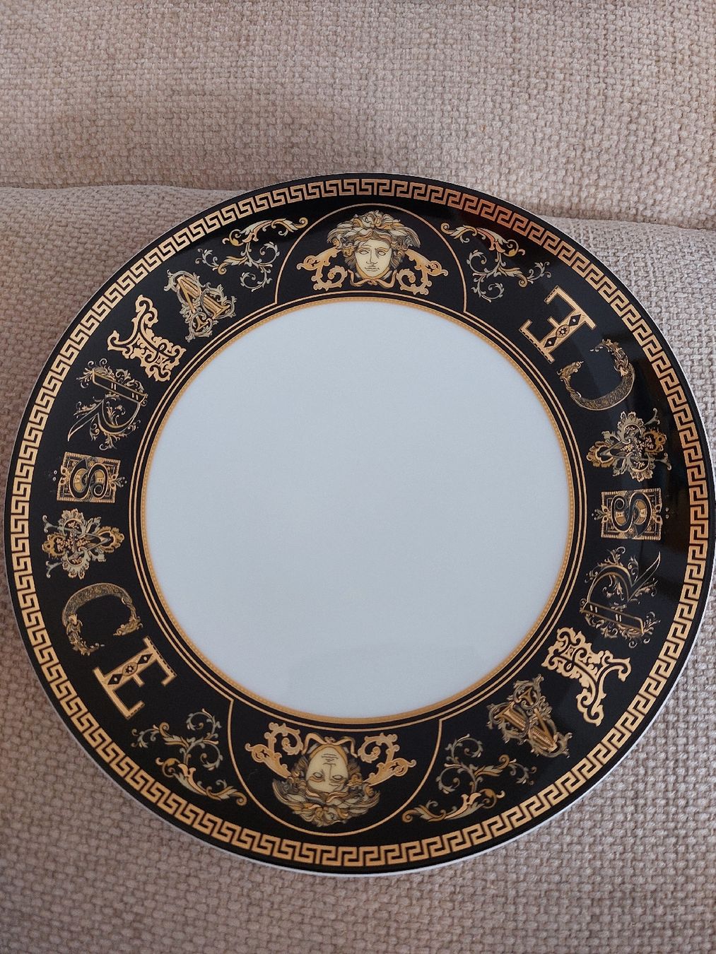 Versace Teller: Versace Virtus Gala Black Teller, 21cm, 2 Stück. Neu mit Box – Neu und originalverpackt aus Veltheim AG von gave04 2