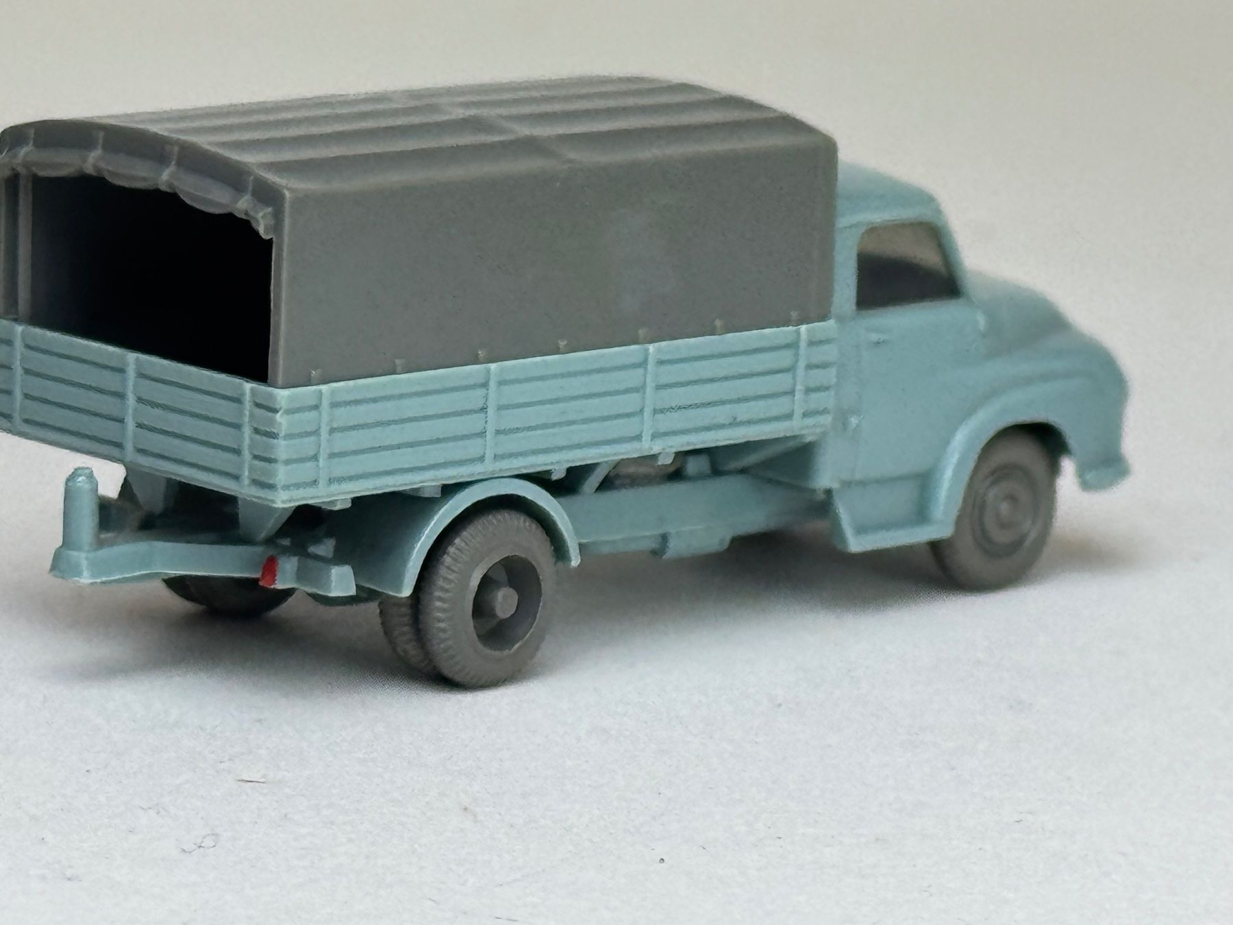 Wiking Modellini d'auto: Ford 3500 graublau Pritsche mit Plane – Usato da Elm venduto da Wikmtz 1