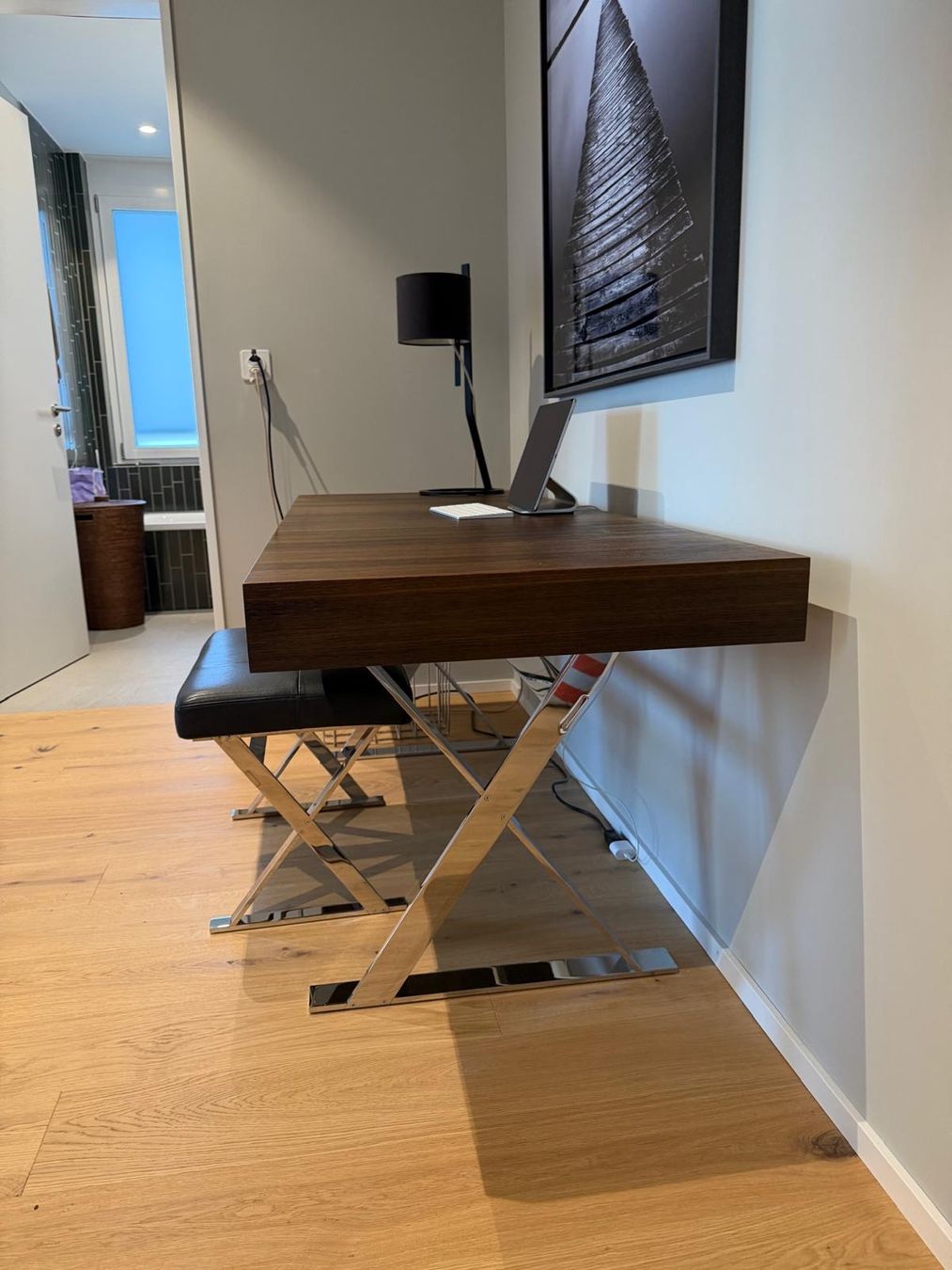 Tischset: Maxalto Schreibtisch & Hocker Simplice Max – Gebraucht aus Meggen von Colin_2000 1