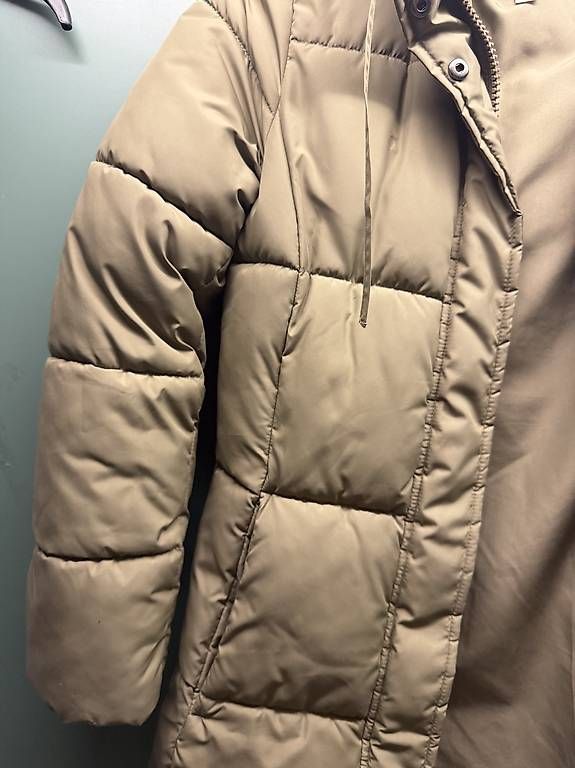Jacken: WINTERJACKE MIT KAPUZE – Gebraucht aus Märstetten von sha_9p7c 1