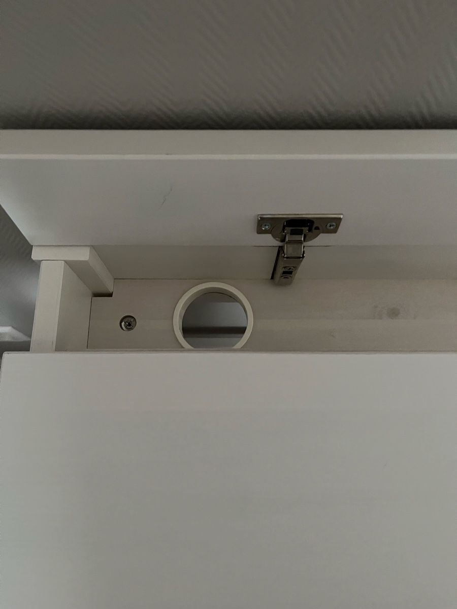 Ikea Scrivanie: Weisser Schreibtisch mit zwei Schubladen – Usato da Brittnau venduto da spuuki 2