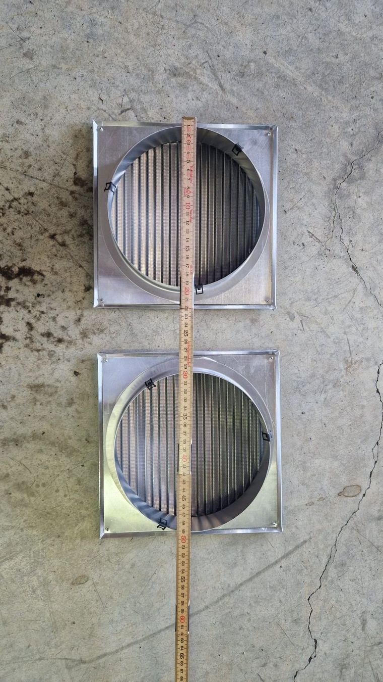 Quincaillerie: Lüftungsgitter 4-Eckig 240 x 240  / Durchmesser 185 – D'occasion à Seengen par Pfoesu07 3