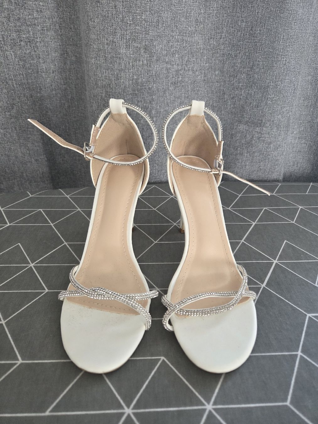 Damenschuhe: High Heels weiss Grösse 37 – Gebraucht aus Alterswil FR von Agape07