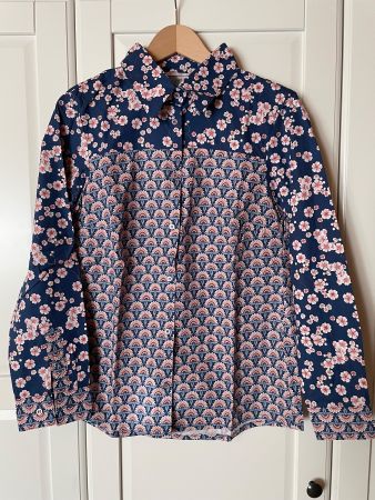 Damen Bluse mit Blumenmuster blau gemustert