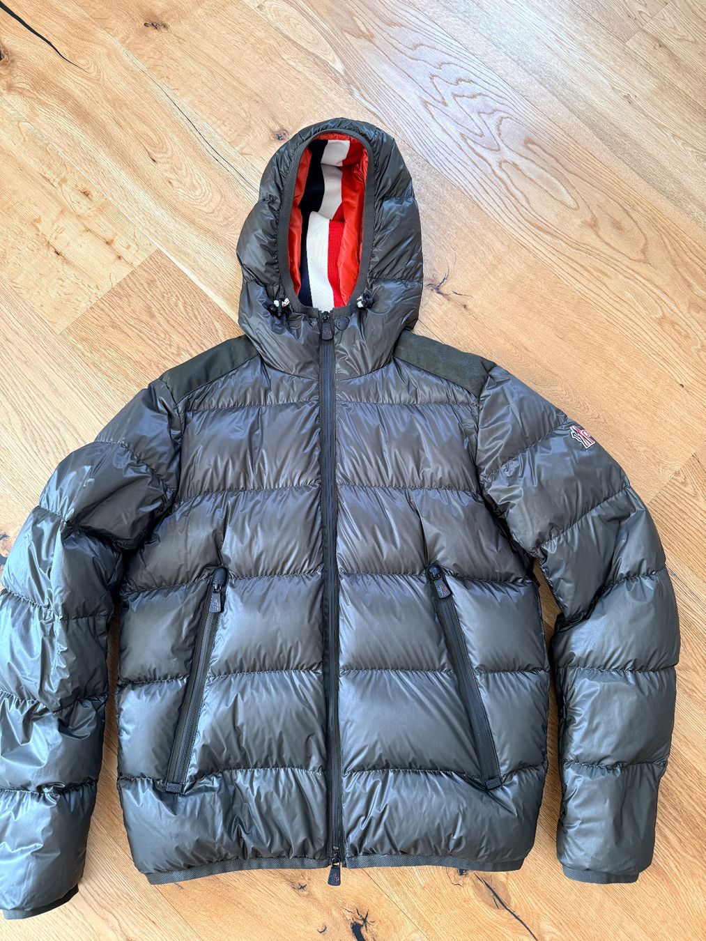 Moncler Giacche: Moncler Daunenjacke Herren, Olivgrün, Grösse 3 – Usato da Thalwil venduto da tatzel2wurm