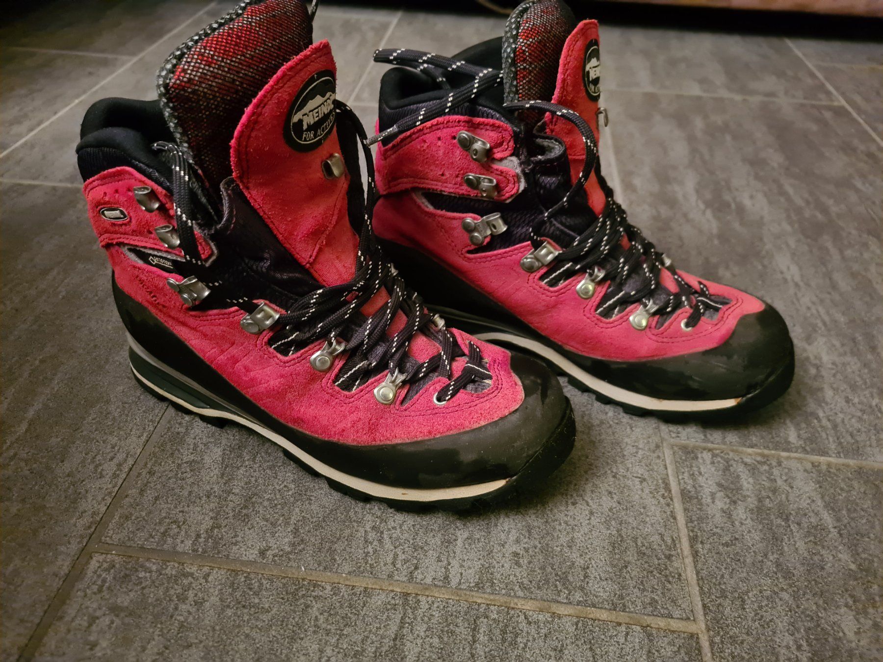 Meindl Scarpe da donna: Meindl Wanderschuhe Damen Digafix Gr. 7 1/2 – Usato da Zürich venduto da cyma02