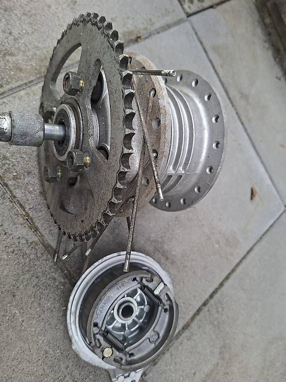 Alle Motorradersatzteile: SR 125 Hinterrad Nabe Komp. – Gebraucht aus Sevelen von huebflieger